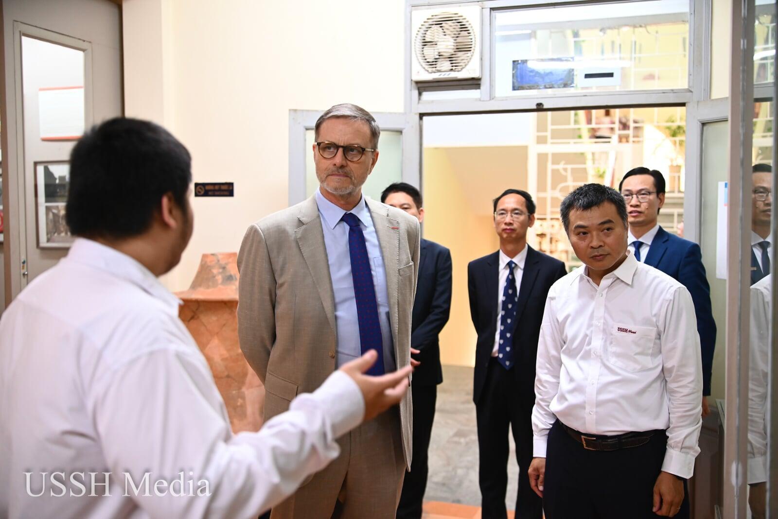 Từ văn bia cổ đến Huân chương Cành cọ Hàn lâm: Dấu ấn hợp tác khoa học Việt - Pháp